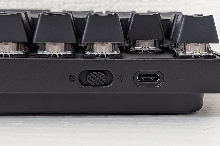 Apex Pro TKL ワイヤレスの接続切替スイッチ
